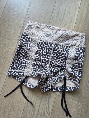 Lululemon Athletica Beige Patterned Shorts
